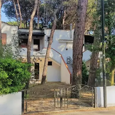 VILLA Laura