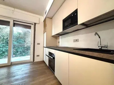 Cucina o angolo cottura di Newly renovated, beautifully accommodation