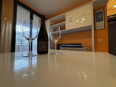 Cucina o angolo cottura di Bright apartment with pool near the sea