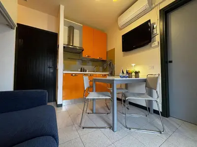 Cucina o angolo cottura di Bright apartment with pool near the sea