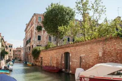 Vista sul fiume nelle vicinanze dell'appartamento