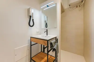 Planimetria di Elegante Stanza 3 bagno privato presso Stazione