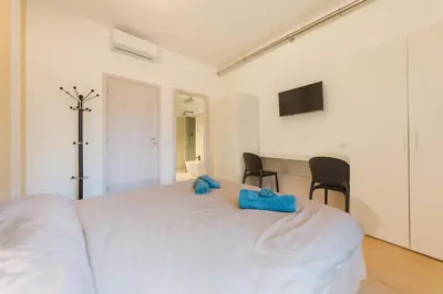 Planimetria di Confortevole Stanza 6 con bagno privato Stazione