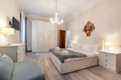 Letto o letti in una camera di Domus Rialto Balcony best view on the Grand Canal