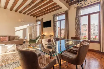 TV o dispositivi per l'intrattenimento presso Domus Rialto Balcony best view on the Grand Canal