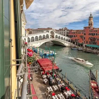 Domus Rialto Balcony best view on the Grand Canal