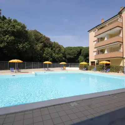 Bright flat in Rosolina with shared pool