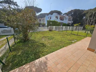 Giardino di Pleasant apartment in Rosolina Mare with balcony