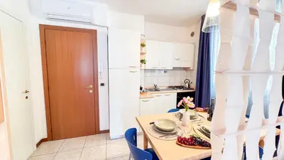 Cucina o angolo cottura di Liam Leo Suite by Ca-Sa Check