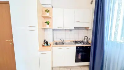 Cucina o angolo cottura di Liam Leo Suite by Ca-Sa Check
