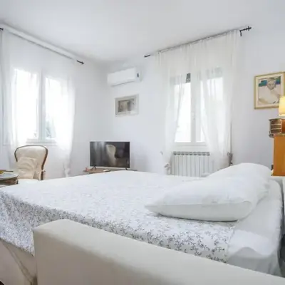 Apartment with Free Parking Easy Access to Venice
