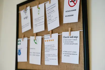 Certificato, attestato, insegna o altro documento esposto da Casa Delfina