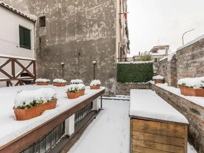 Apartment mit privater Terrasse by Interhome durante l'inverno