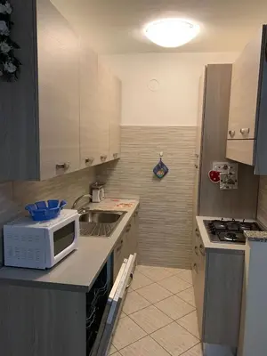 Cucina o angolo cottura di Renovated flat near the main avenue