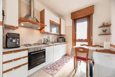 Cucina o angolo cottura di Sole Apartment Residence In Venice - 5min from Airport