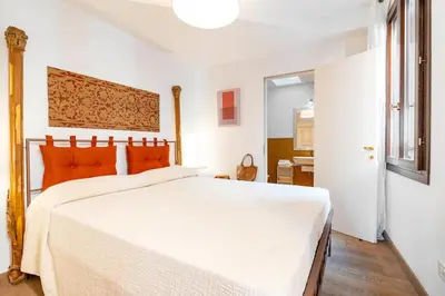 Letto o letti in una camera di Contemporary Apartment in Venice FF