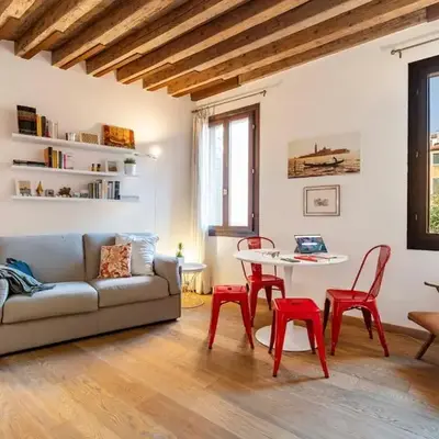 Contemporary Apartment in Venice FF