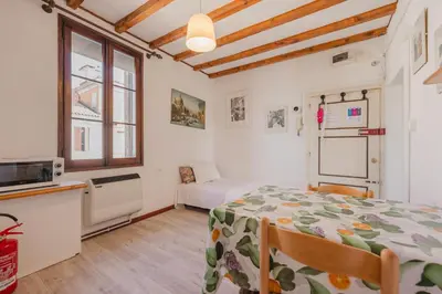 Cucina o angolo cottura di Lagoon View - 12 min to the Train Station