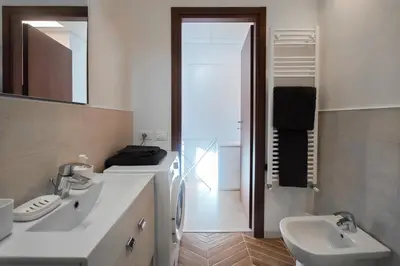Bagno di Binario Uno, A Due Passi dalla Stazione