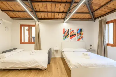 Letto o letti in una camera di GuestHost - Piazza della Frutta Studio Apartments