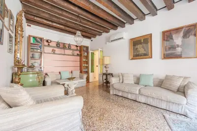 Area soggiorno di VeNICe Cera Casa Del Sol