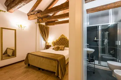 Bagno di Cà de l'oca 4327 in The Heart of Venice