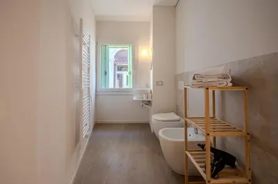Bagno di La Cereria Design Flats - Il Pelliciaio