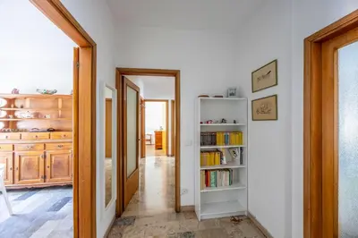 Biblioteca nell'appartamento