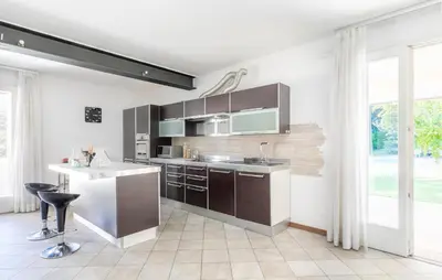 Cucina o angolo cottura di Lovely Home In Villa, Teolo With Sauna