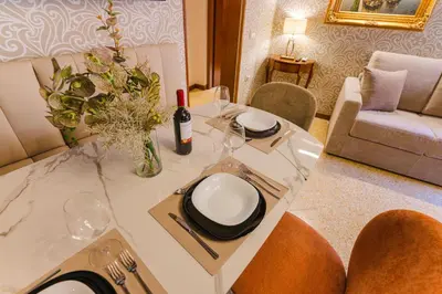 Area soggiorno di Venice Royal Residence - 5 min from Train Station & Private Parking