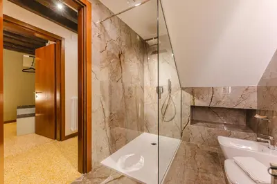 Bagno di Venice Royal Residence - 5 min from Train Station & Private Parking