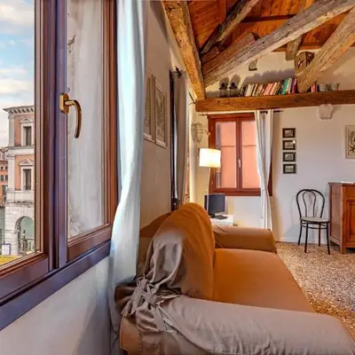 Domus al Canal Grande