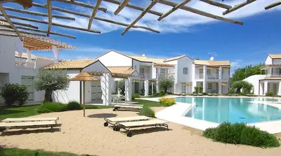 Piscina di Les Maisons - Carraro Immobiliare - Family Apartments o nelle vicinanze