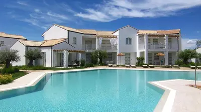 Piscina di Les Maisons - Carraro Immobiliare - Family Apartments o nelle vicinanze