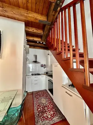Cucina o angolo cottura di GuestHost - Elegant Apartment in Center of Padua
