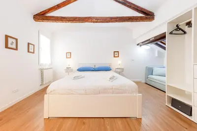 Letto o letti in una camera di Historic Apartment - Venice City Centre