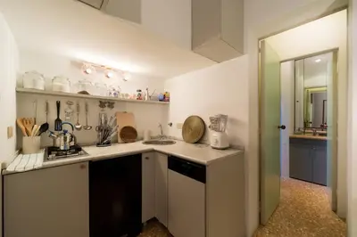 Cucina o angolo cottura di Beautiful and chic small apartment