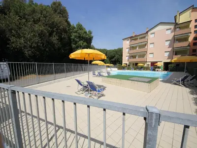 Piscina di Holiday Apartment in Rosolina Mare o nelle vicinanze