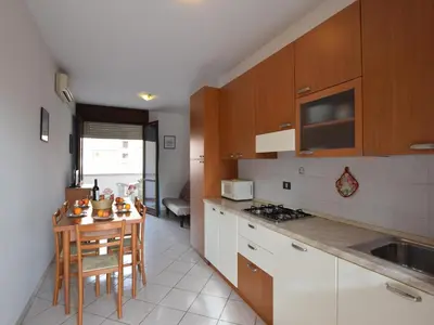 Cucina o angolo cottura di Viale dei Pini Beach Apartment for 6