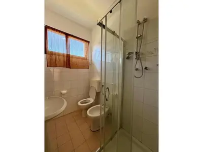 Bagno di Small apartment house with balcony