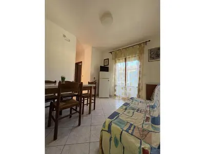 TV o dispositivi per l'intrattenimento presso Small apartment house with balcony