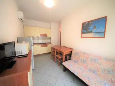 Cucina o angolo cottura di Family stay in Rosolina for six guests