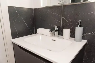 Bagno di Free Parking and 4 bedrooms by Antoleo
