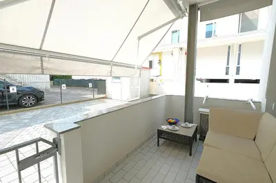 Area soggiorno di 3 CAMERE 6 POSTI LETTO 30m DAL MARE PIAZZA AURORA