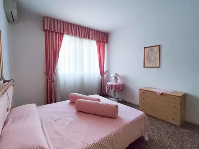 Letto o letti in una camera di Apartment in Lido di Jesolo 51145
