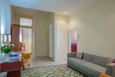 Area soggiorno di Canaletto Apartment with Canal View in Dorsoduro