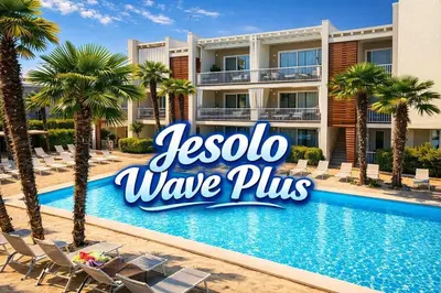 Piscina di Jesolo Lido Apartment with Pool Balcony & Beach Nearby o nelle vicinanze