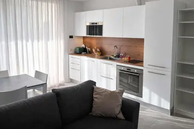 Cucina o angolo cottura di Jesolo Lido Apartment with Pool Balcony & Beach Nearby
