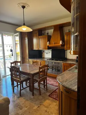 Cucina o angolo cottura di Marco Polo House Family Apartment vicino al Mare con Aria Condizionata e Parcheggio Gratuito