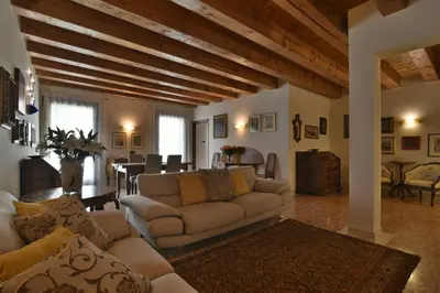 Area soggiorno di PadovaResidence Apartments - vista Piazza delle Erbe e Palazzo della Ragione